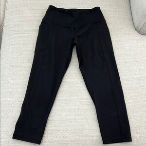 Victoria Sport Black Cropped Leggings with Side Pockets